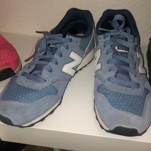 New balance Blue with light pink on the back sides